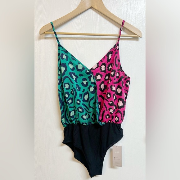 Emery Rose Animal Print Draped Bodysuit Size Large NWT - Picture 2 of 7